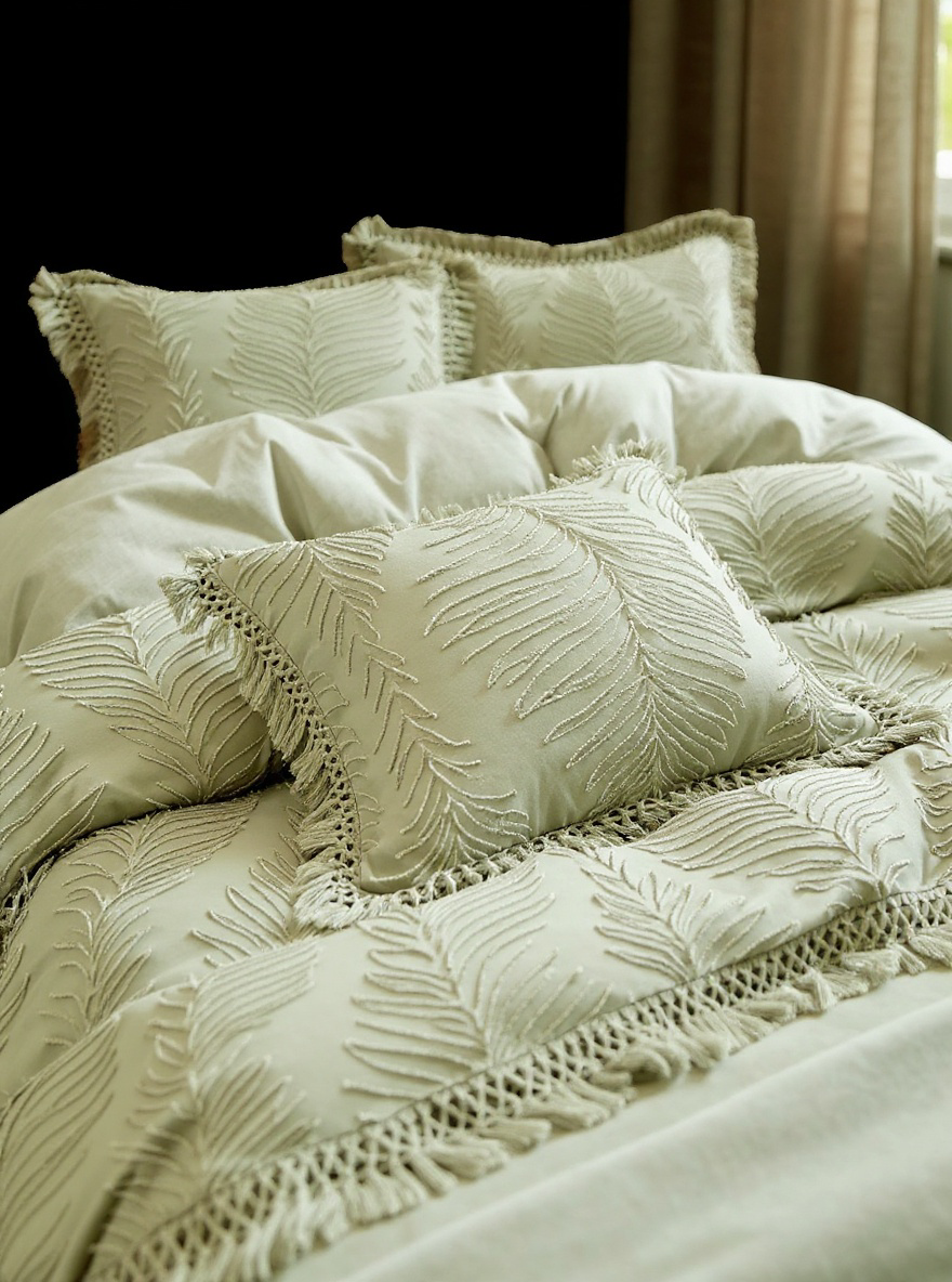 2/3PCS Green Leaves Pattern Tufted Textured Polyester Duvet Cover Set With Tassels, Boho Shabby Chic Bedding Set For All Seasons Use, Modern Bohemia Style, Soft& Breathable, Machine Washable (1 Duvet Cover+ 1/2 Pillowcases, No Filler)