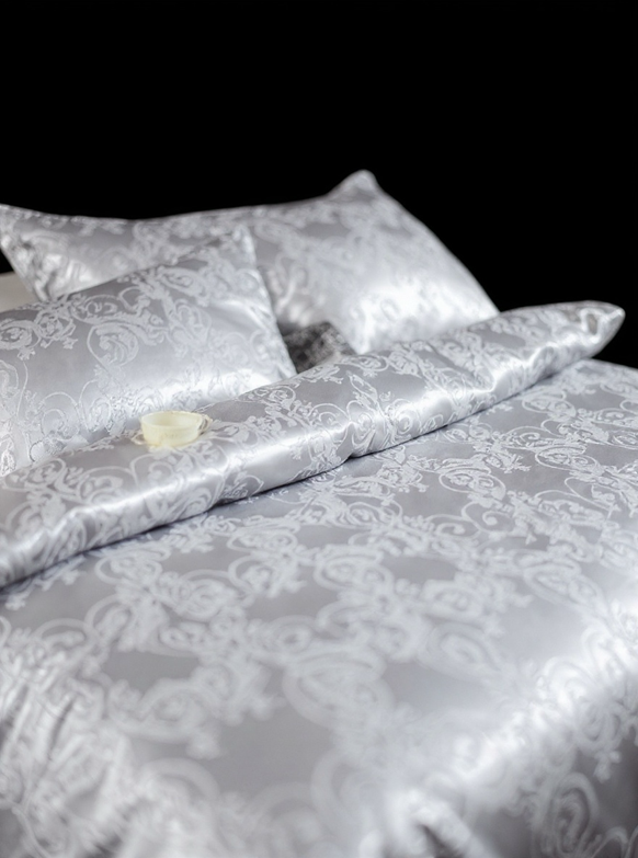 1set Jacquard Satin Duvet Cover Set, 3pcs (1 Duvet Cover + 2 Pillowcases), Soft And Comfortable, Suitable For Bedroom And Living Room, Coreless