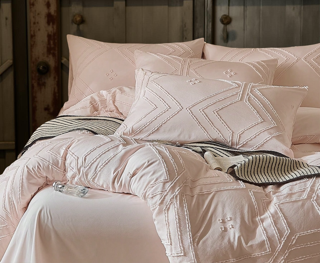 2/3PCS Pink Geometric Pattern Tufted Textured Polyester Duvet Cover Set, Boho Shabby Chic Bedding Set For All Seasons Use Queen King, Soft, Breathable, Machine Washable (1 Duvet Cover+ 1/2 Pillowshams, No Filler)