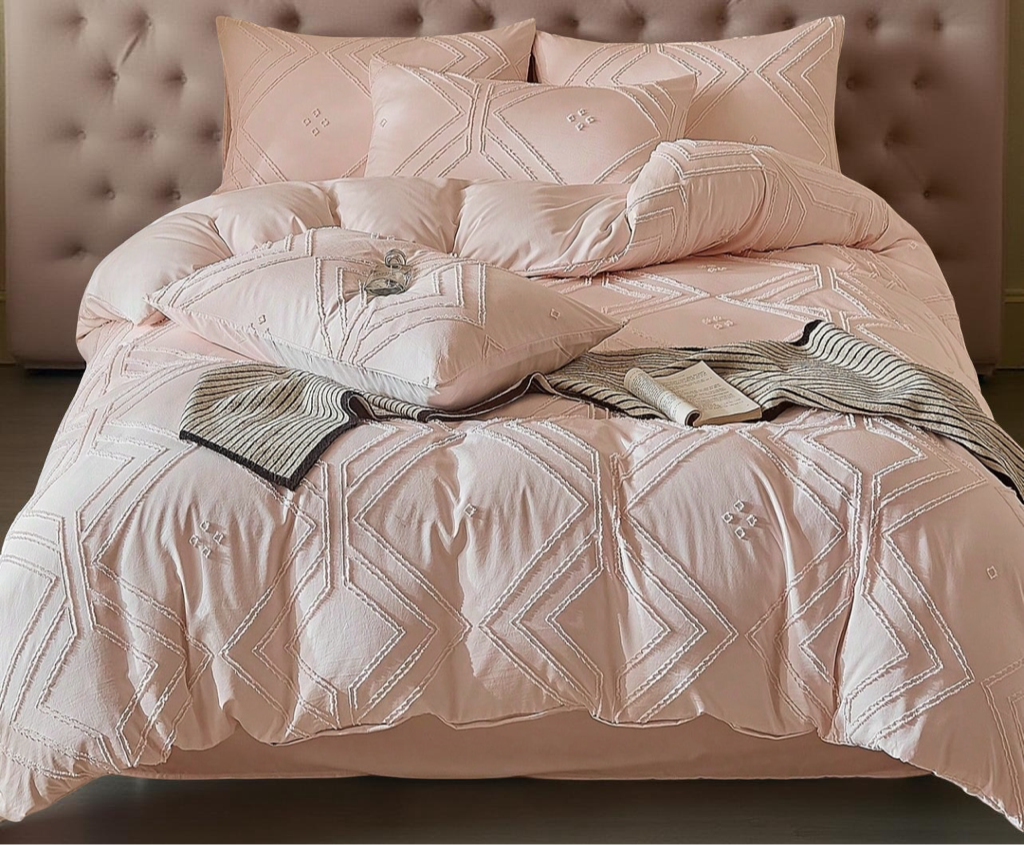 2/3PCS Pink Geometric Pattern Tufted Textured Polyester Duvet Cover Set, Boho Shabby Chic Bedding Set For All Seasons Use Queen King, Soft, Breathable, Machine Washable (1 Duvet Cover+ 1/2 Pillowshams, No Filler)